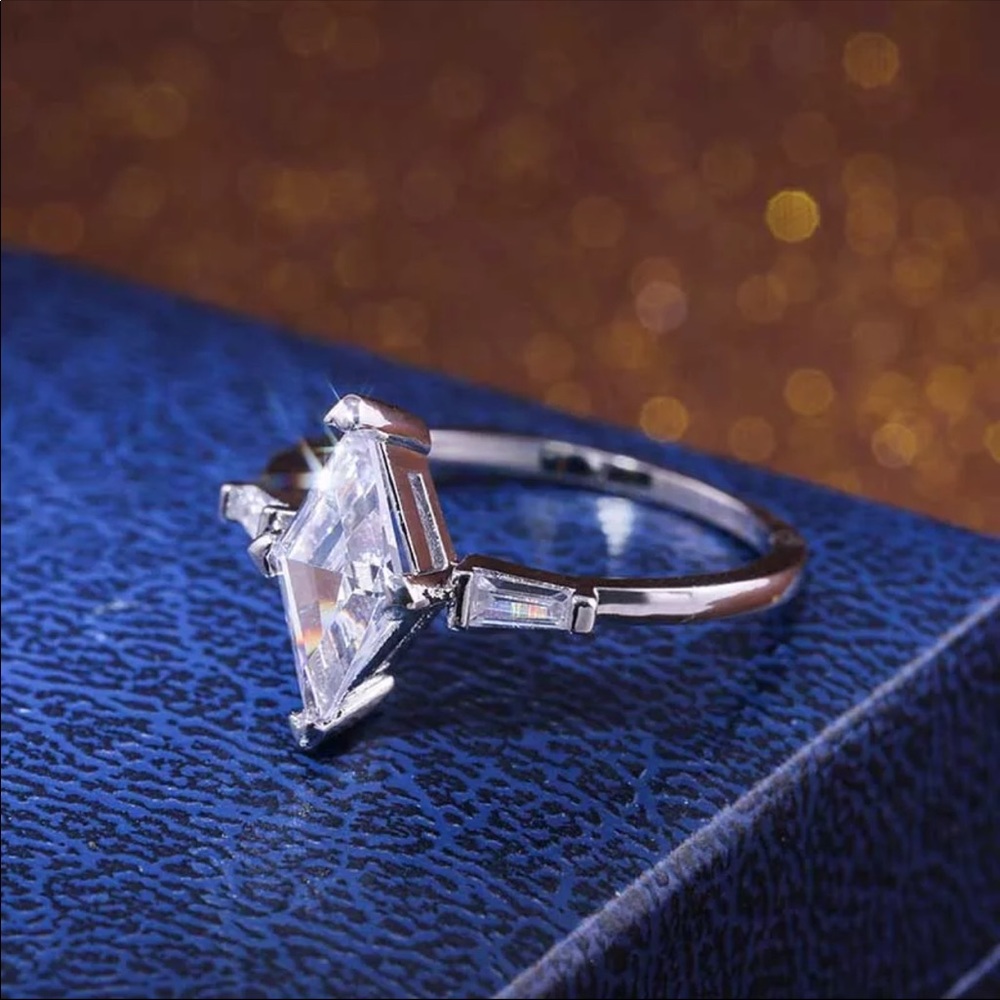 New Silver 925 Ring Creative Moissanite Gemstone - Picture 8 of 10